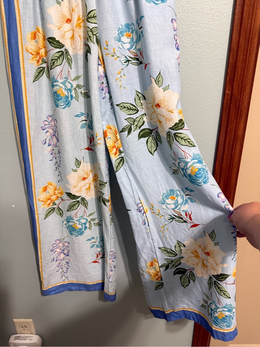 Joie Light Blue Floral Wide-Leg Linen-Blend Pants - Picture 3 of 12